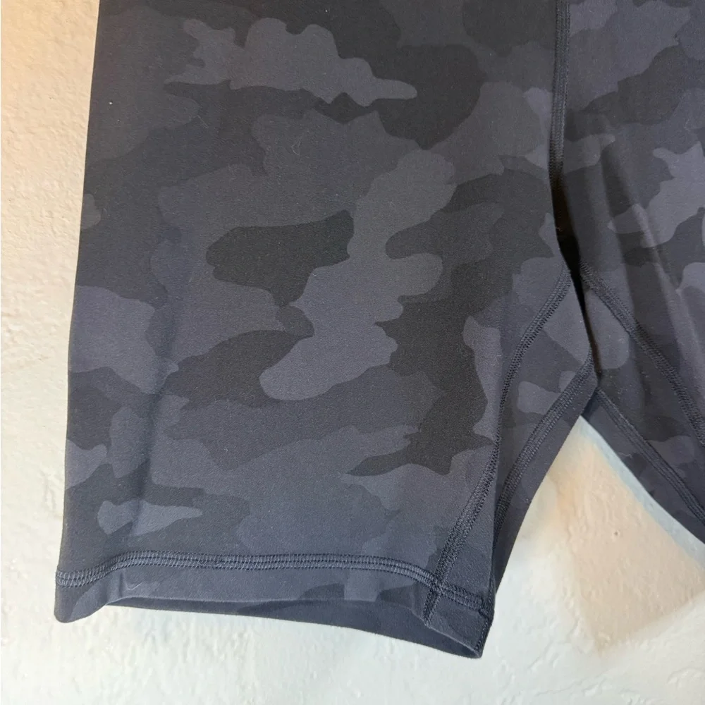 lululemon athletica Dark Gray & Black Camo High-Rise Bike Shorts size 10 - Picture 3 of 6